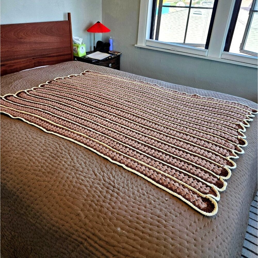 Vintage Crochet Blanket Brown Beige Ivory Scalloped Edge Handmade 62 x 48" Twin - Picture 8 of 12
